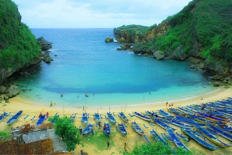 Menikmati Pesona Pantai Wonosari: Tempat Nyaman di Banyuwangi