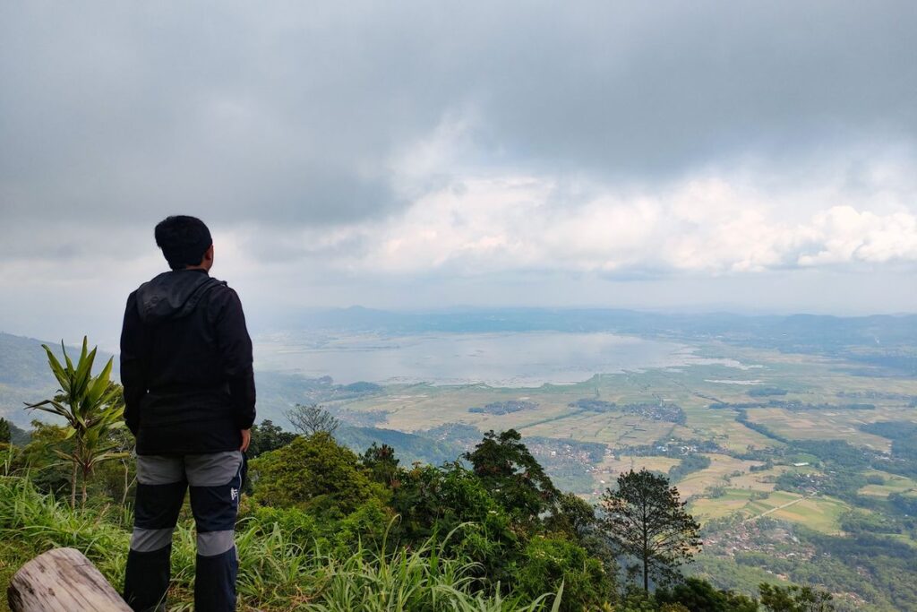 Gunung Gajah Telomoyo: Keindahan Alam yang Menyimpan Jejak Sejarah