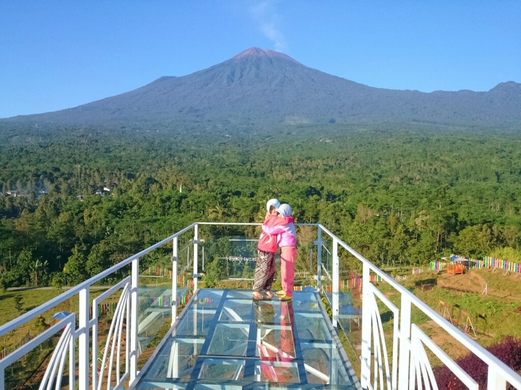 Bukit Tangkeban: Wisata Alam Bersejarah di Lereng Gunung Slamet