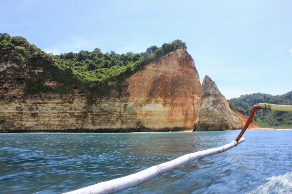 Nusa Barong: Pulau Misterius di Selatan Jember