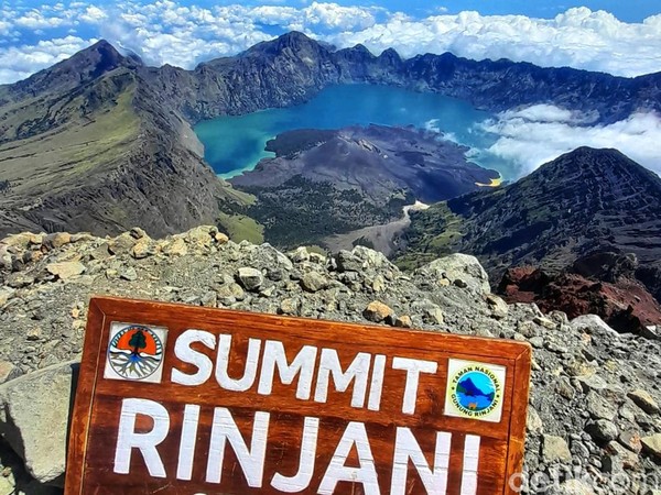 5 Fakta Menarik Gunung Rinjani yang Mendadak Ditutup untuk Pendakian
