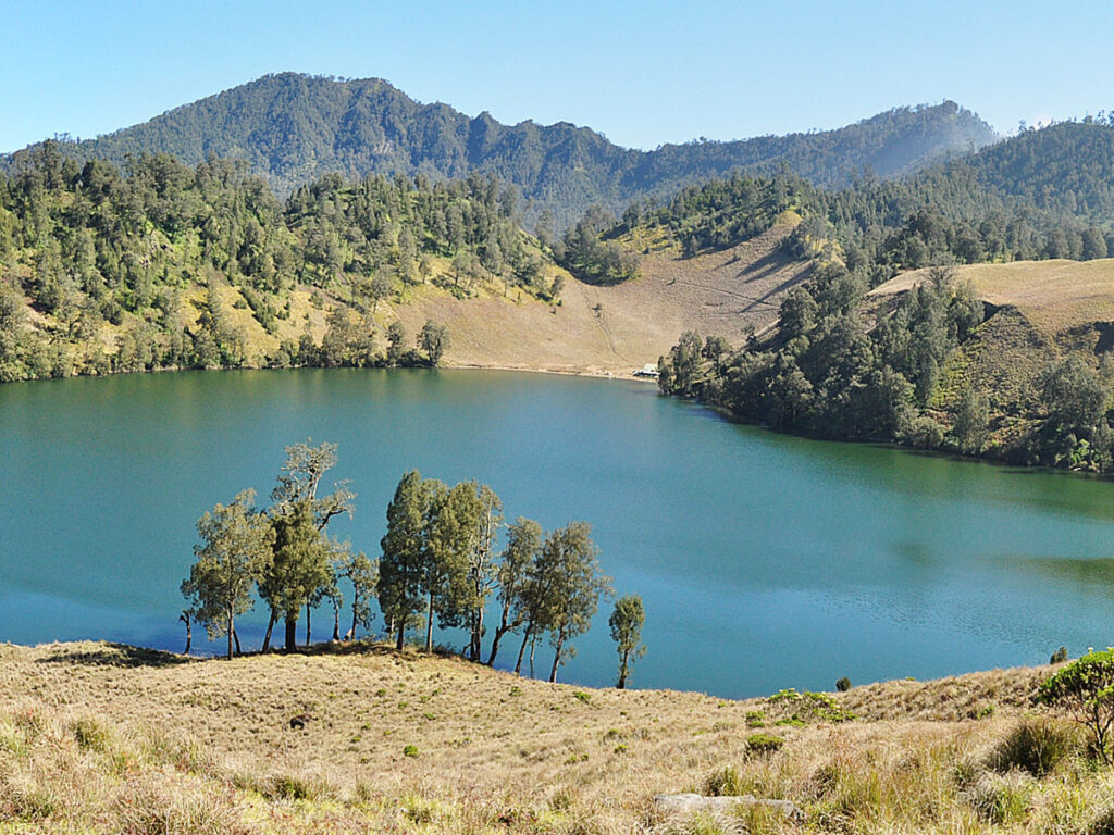 Pendakian Gunung Semeru Ditutup 17–26 Agustus 2025